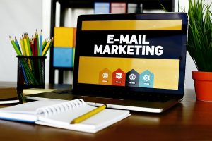 Image of laptop with text E-Mail Marketing